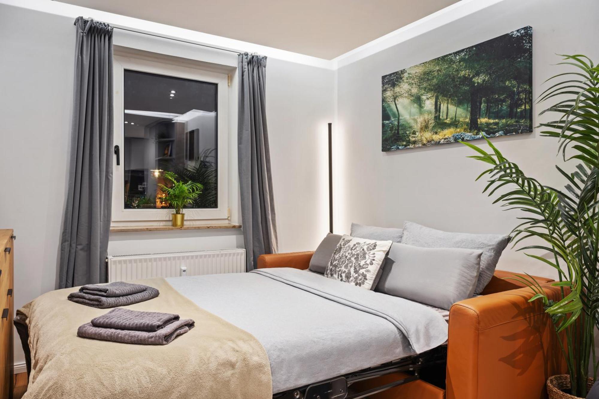 Edler Wohnraum Noble Stadtoase Mit Boxspringbett, Kaffeevollautomat, Lift & Parkplatz Chemnitz Dış mekan fotoğraf
