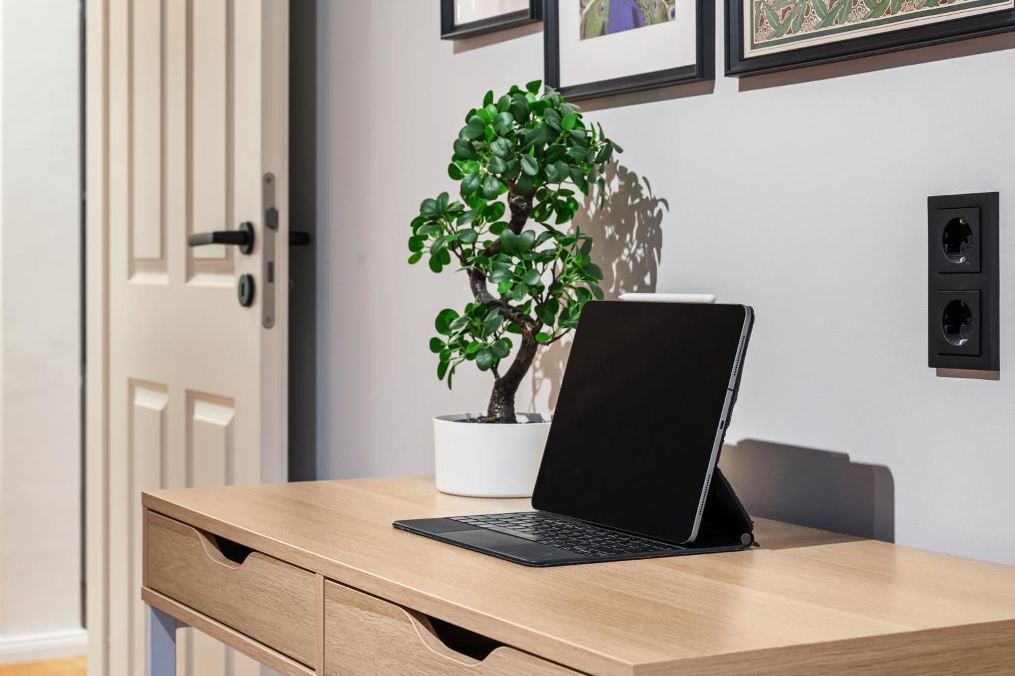 Edler Wohnraum Noble Stadtoase Mit Boxspringbett, Kaffeevollautomat, Lift & Parkplatz Chemnitz Dış mekan fotoğraf